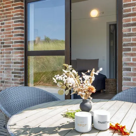 10 Person In Ulfborg *