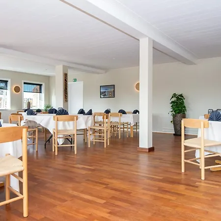 10 Person In Ulfborg