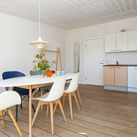 10 Person In Ulfborg