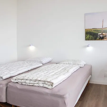 10 Person In Ulfborg