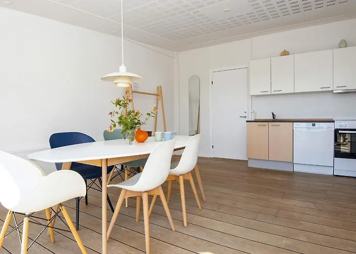 10 Person In Ulfborg