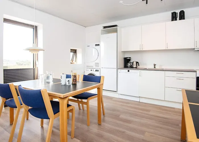 10 Person In Ulfborg