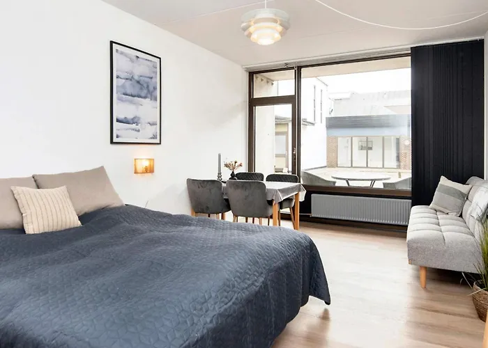 10 Person In Ulfborg